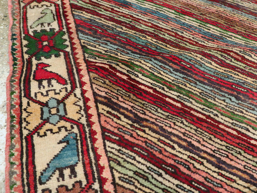 Vintage Persian Shiraz Rug, No.25379 - Galerie Shabab