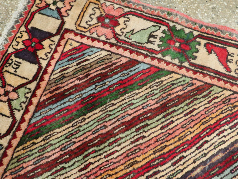 Vintage Persian Shiraz Rug, No.25379 - Galerie Shabab