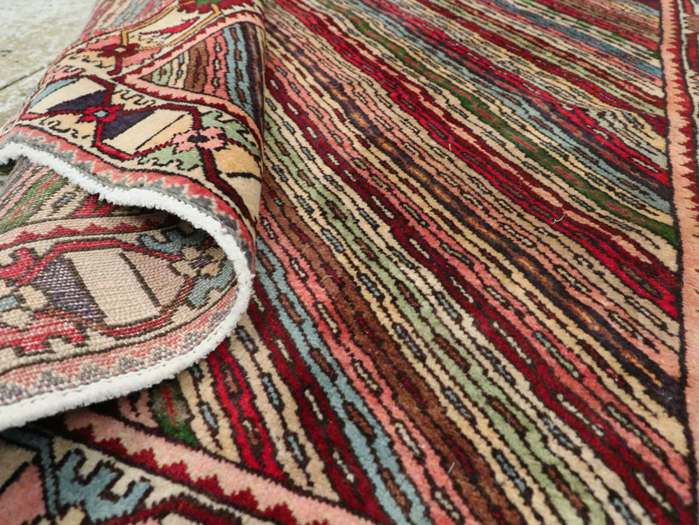 Vintage Persian Shiraz Rug, No.25379 - Galerie Shabab