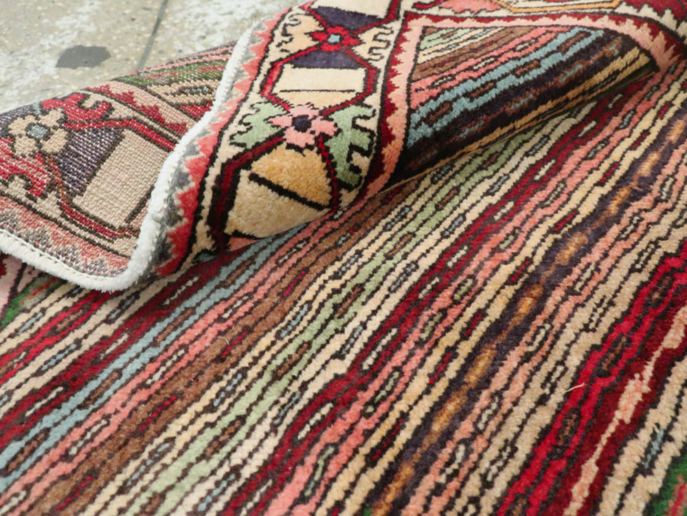 Vintage Persian Shiraz Rug, No.25379 - Galerie Shabab