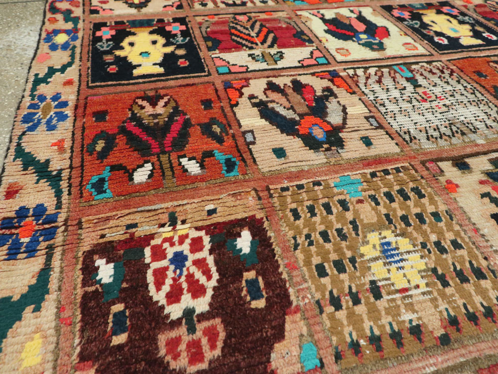Vintage Persian Bakhtiari Rug, No.25383 - Galerie Shabab