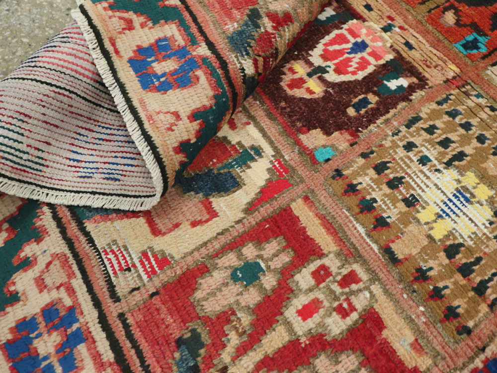 Vintage Persian Bakhtiari Rug, No.25383 - Galerie Shabab