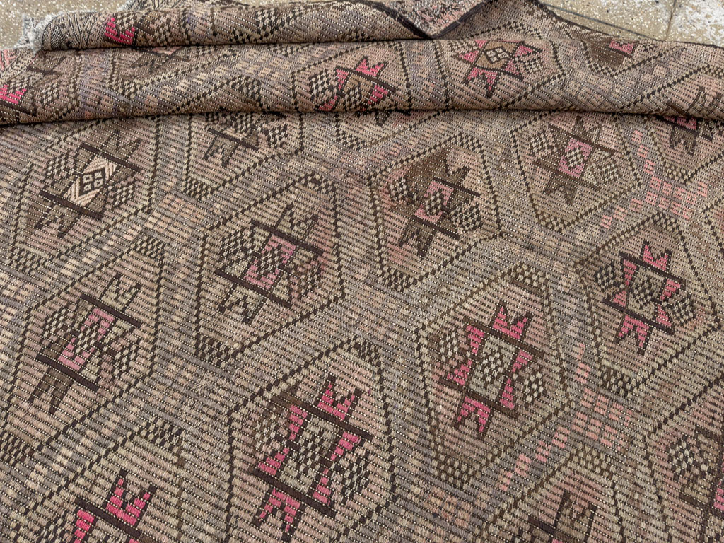 Vintage Turkish Flatweave Kilim Accent Rug, No.25412 - Galerie Shabab
