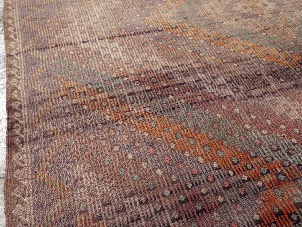 Vintage Turkish Flatweave Kilim Accent Rug, No.25423 - Galerie Shabab