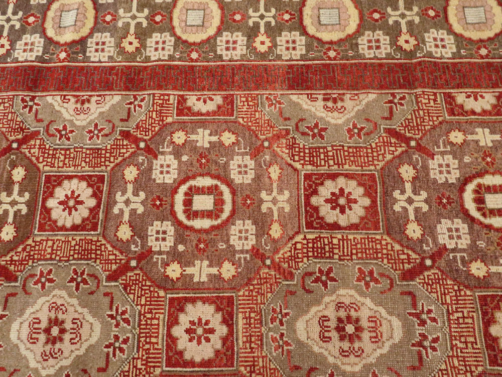 Contemporary Large Egyptian Carpet in the Khotan Style, No.25452 - Galerie Shabab