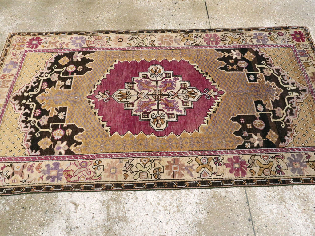 Vintage Turkish Anatolian Rug, No.25474 - Galerie Shabab
