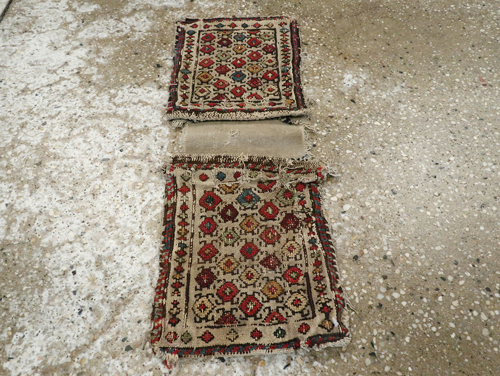 Antique Central Asian Soumak Saddlebag (Khorjin), No.25480 - Galerie Shabab
