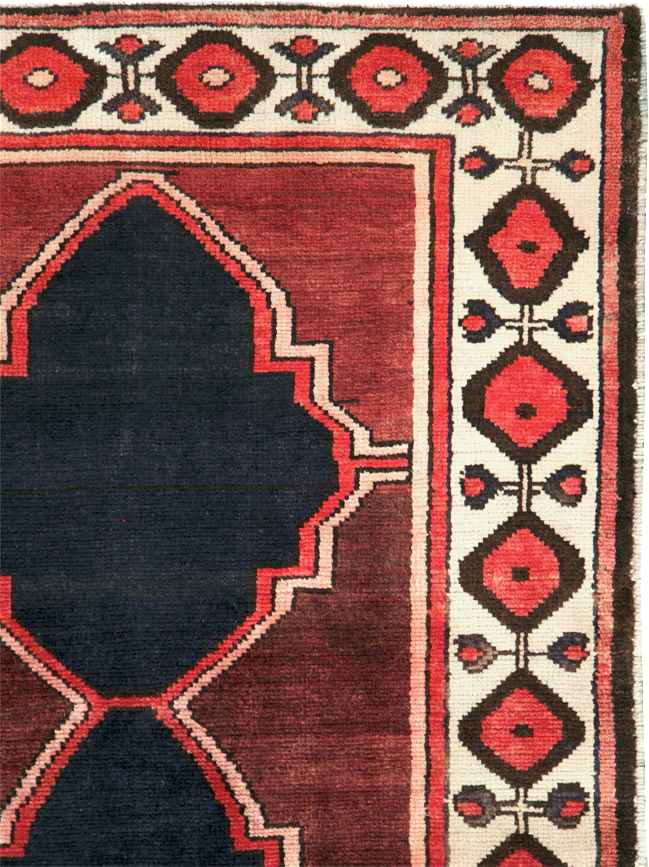 Vintage Persian Bakhtiari Carpet, No.25532 - Galerie Shabab