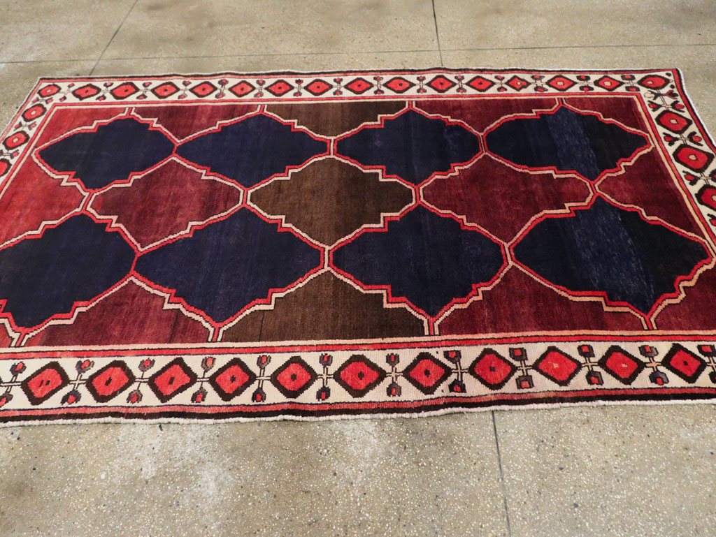 Vintage Persian Bakhtiari Carpet, No.25532 - Galerie Shabab