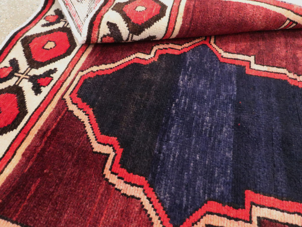 Vintage Persian Bakhtiari Carpet, No.25532 - Galerie Shabab