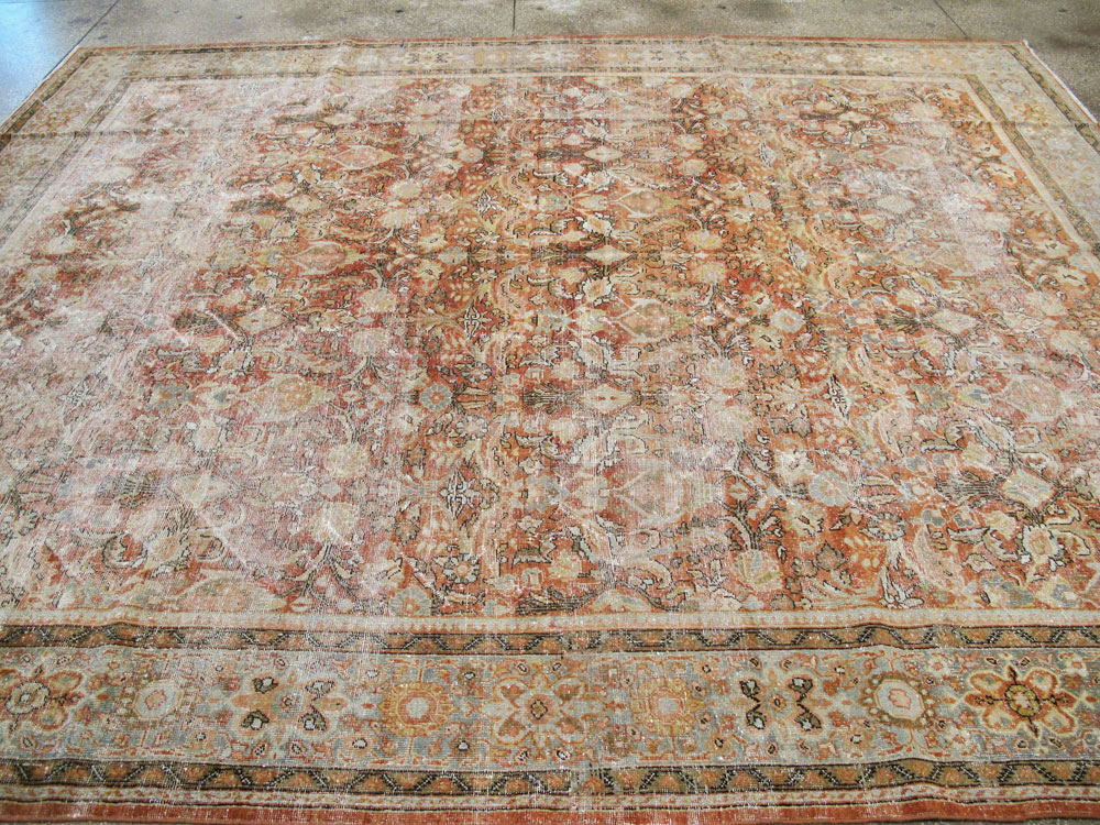 Antique Persian Mahal Distressed Carpet, No.25537 - Galerie Shabab