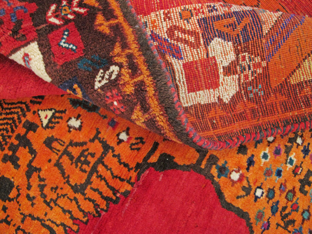 Vintage Persian Shiraz Pictorial Rug, No.25549 - Galerie Shabab