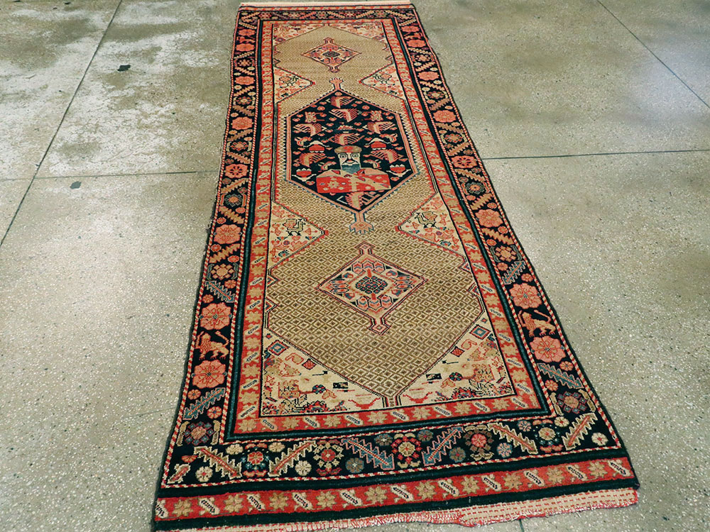 Antique Persian Hamadan Pictorial Rug, No.25572 - Galerie Shabab