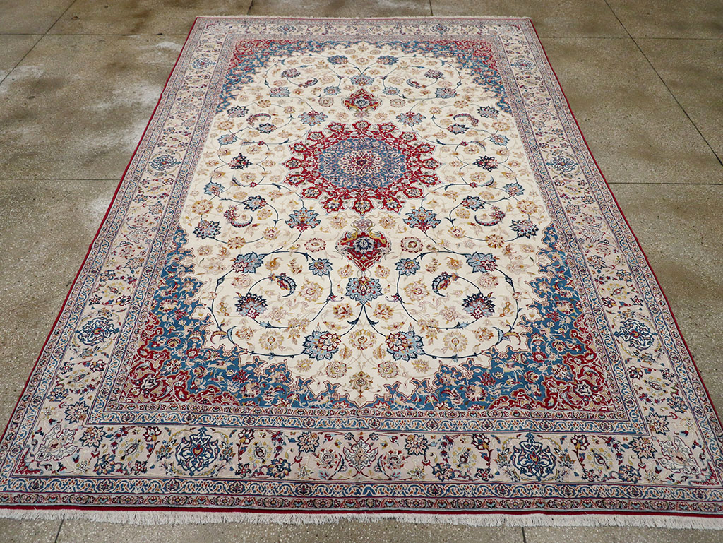 Vintage Persian Isfahan Carpet, No.25596 - Galerie Shabab