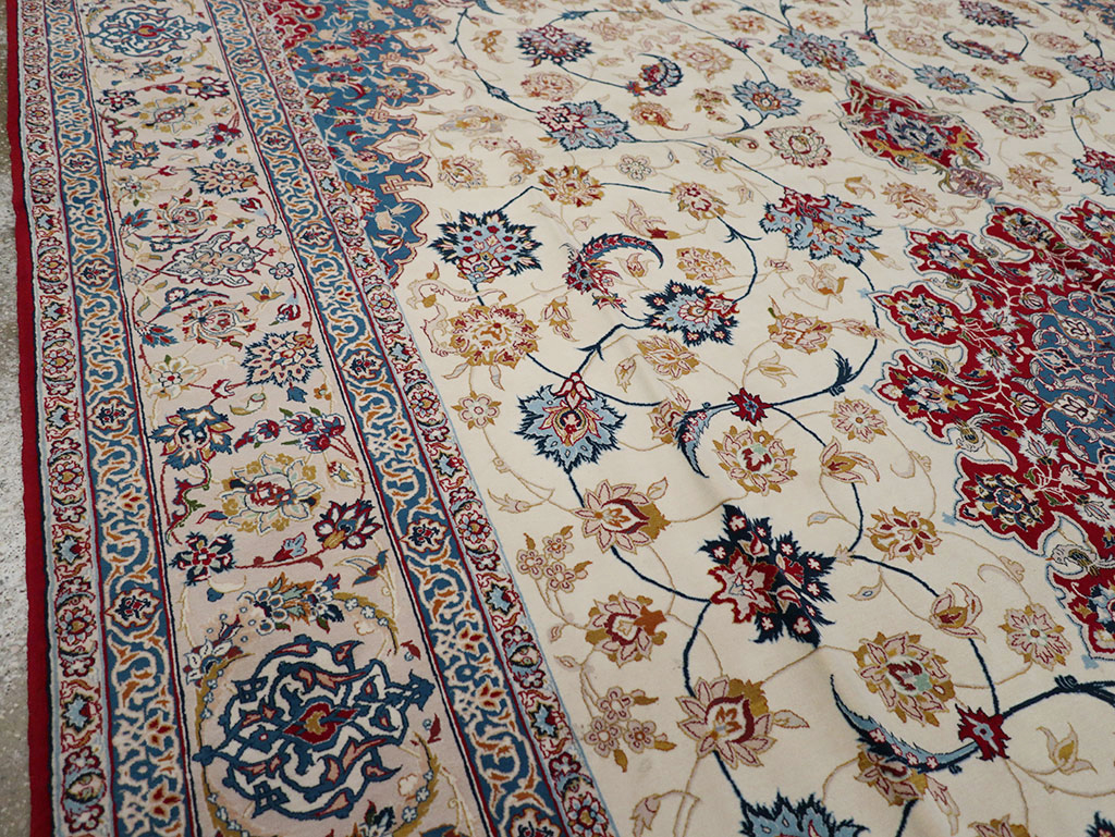 Vintage Persian Isfahan Carpet, No.25596 - Galerie Shabab