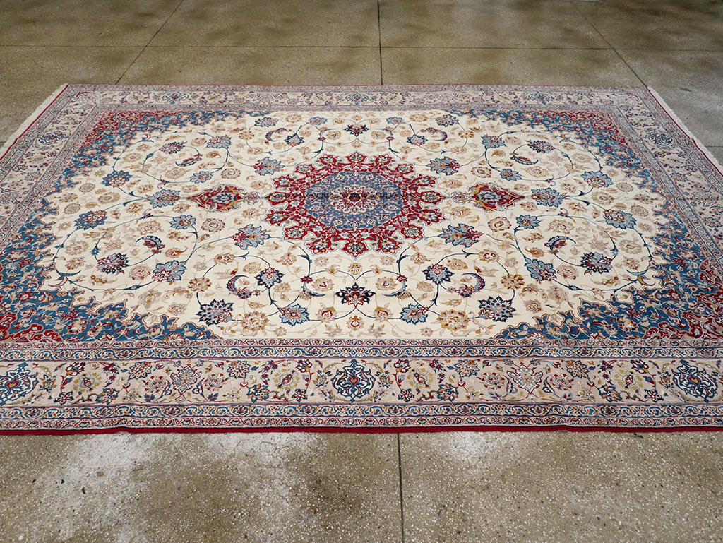 Vintage Persian Isfahan Carpet, No.25596 - Galerie Shabab