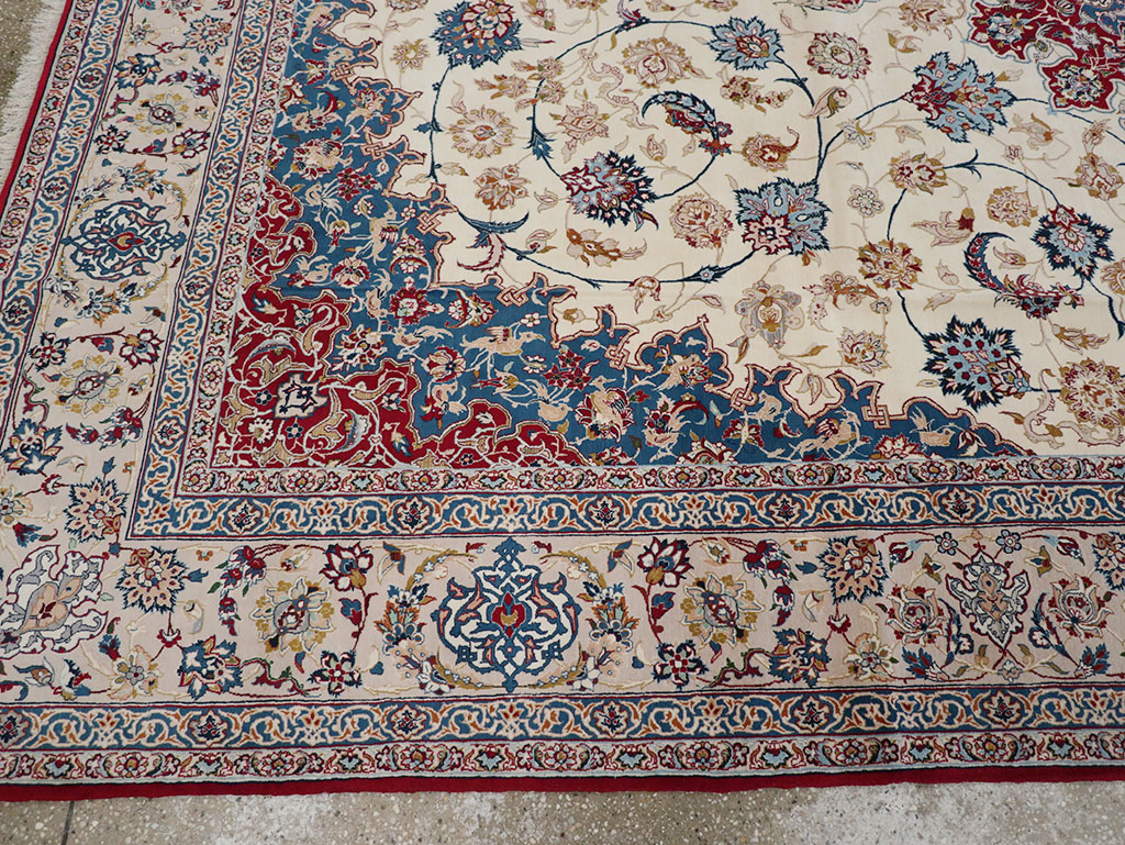 Vintage Persian Isfahan Carpet, No.25596 - Galerie Shabab
