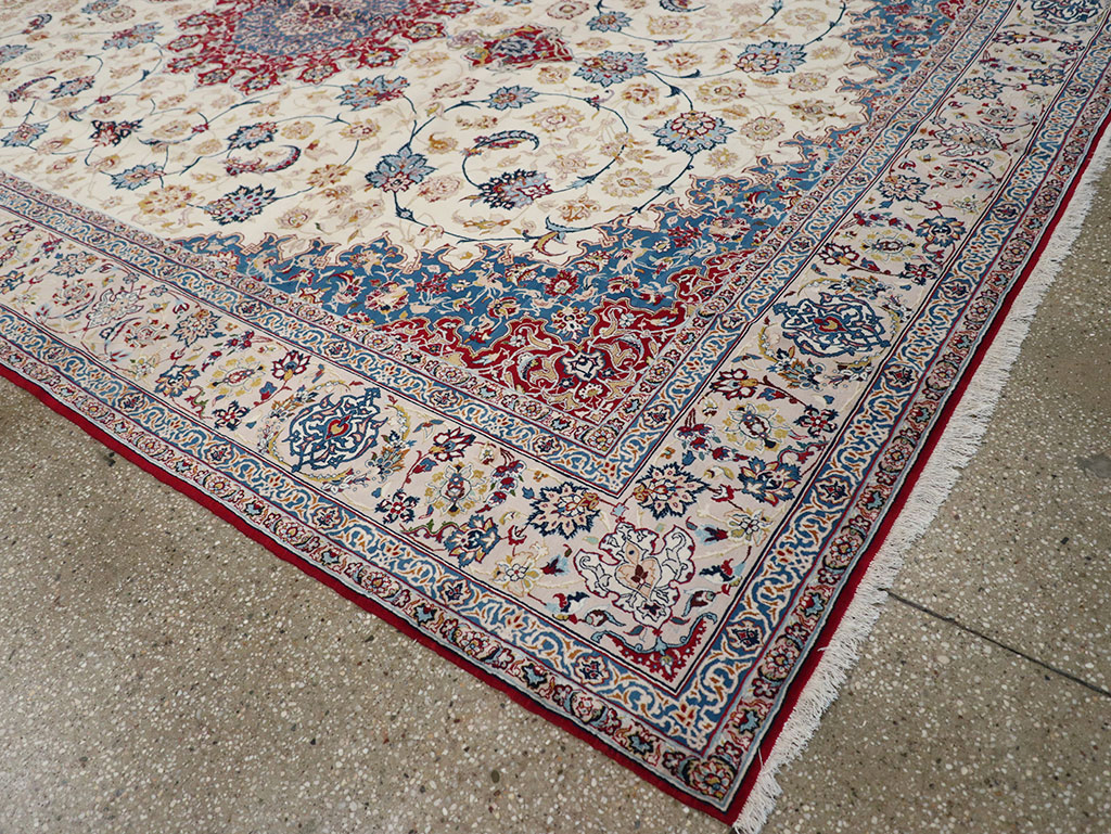 Vintage Persian Isfahan Carpet, No.25596 - Galerie Shabab