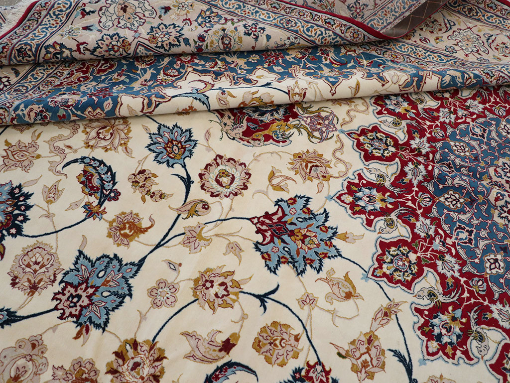 Vintage Persian Isfahan Carpet, No.25596 - Galerie Shabab