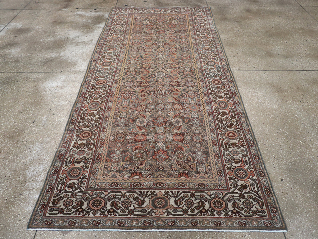Antique Persian Mahal Gallery Carpet, No.25609 - Galerie Shabab