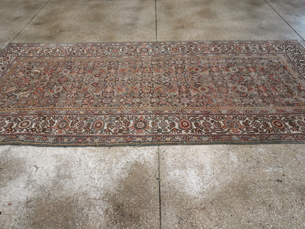 Antique Persian Mahal Gallery Carpet, No.25609 - Galerie Shabab