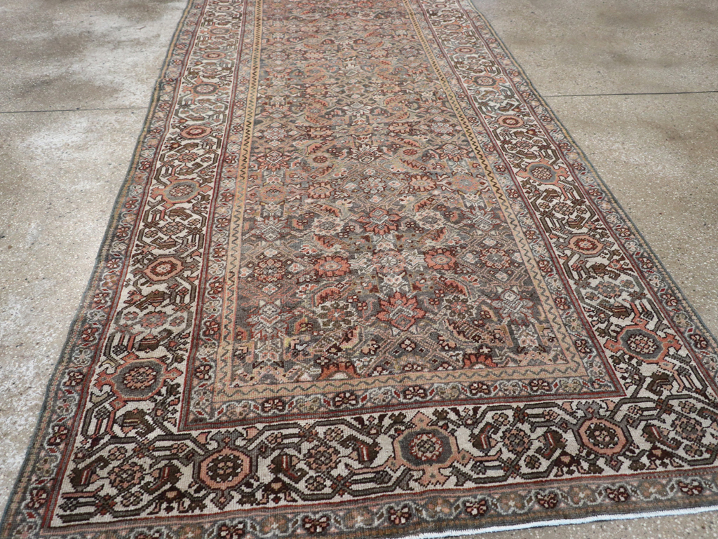 Antique Persian Mahal Gallery Carpet, No.25609 - Galerie Shabab