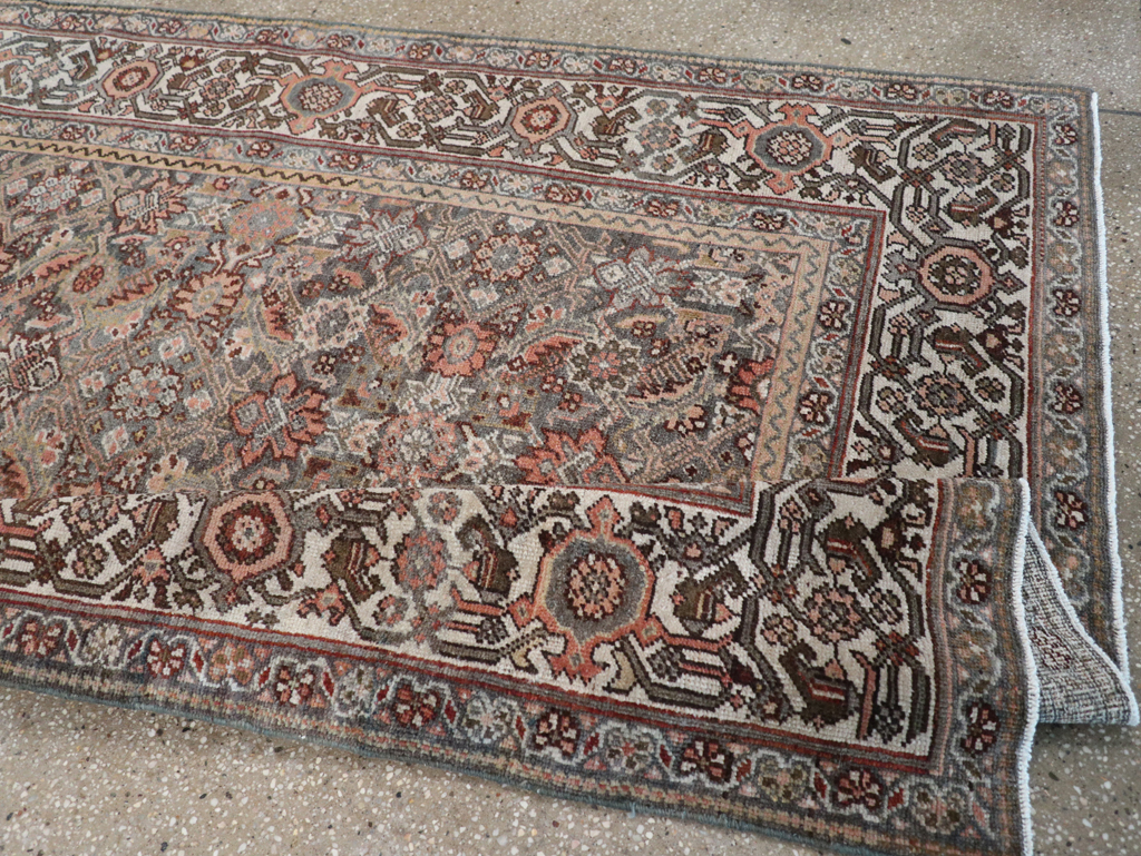 Antique Persian Mahal Gallery Carpet, No.25609 - Galerie Shabab