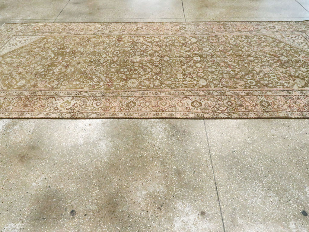 Antique Persian Malayer Gallery Carpet, No.25667 - Galerie Shabab