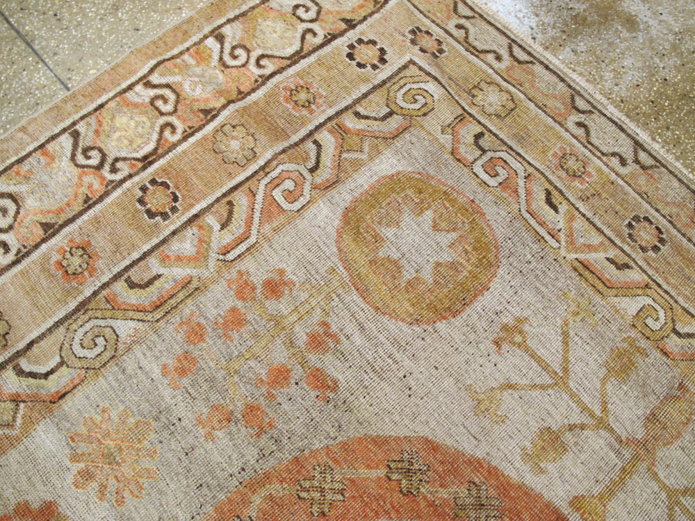 Antique East Turkestan Khotan Gallery Carpet, No.25677 - Galerie Shabab