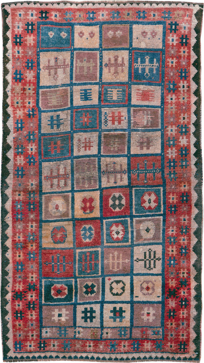 Vintage Persian Gabbeh Throw Rug, No.25693 - Galerie Shabab