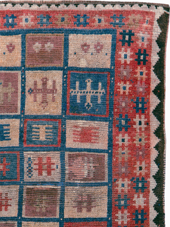 Vintage Persian Gabbeh Throw Rug, No.25693 - Galerie Shabab