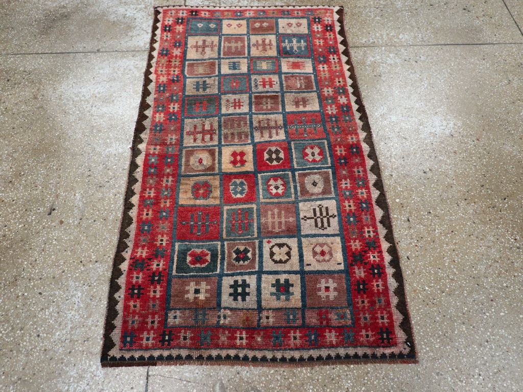 Vintage Persian Gabbeh Throw Rug, No.25693 - Galerie Shabab