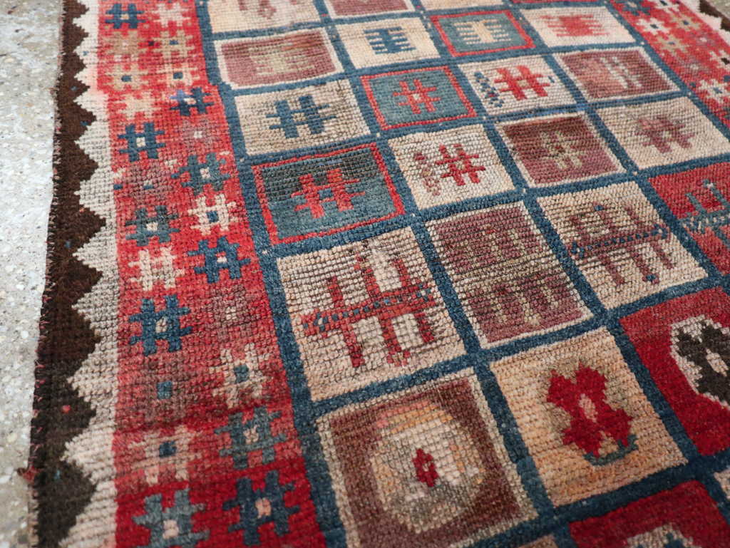 Vintage Persian Gabbeh Throw Rug, No.25693 - Galerie Shabab