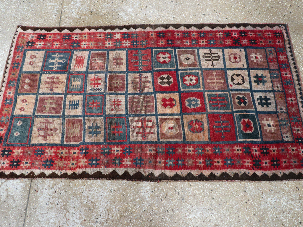 Vintage Persian Gabbeh Throw Rug, No.25693 - Galerie Shabab