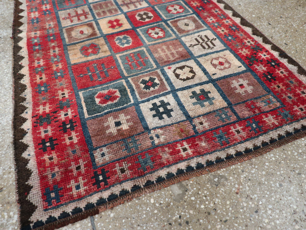 Vintage Persian Gabbeh Throw Rug, No.25693 - Galerie Shabab