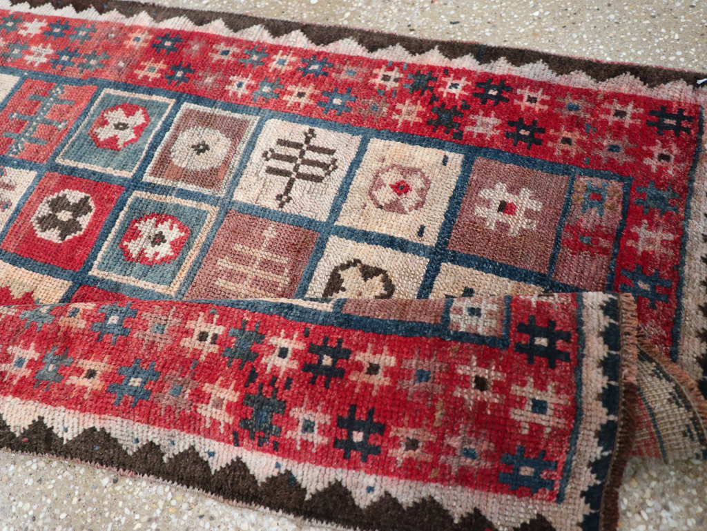 Vintage Persian Gabbeh Throw Rug, No.25693 - Galerie Shabab