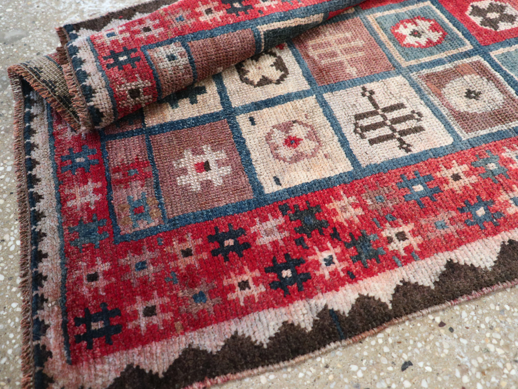 Vintage Persian Gabbeh Throw Rug, No.25693 - Galerie Shabab