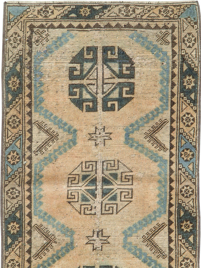 Vintage Turkish Anatolian Runner, No.25719 - Galerie Shabab