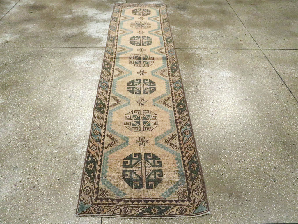 Vintage Turkish Anatolian Runner, No.25719 - Galerie Shabab