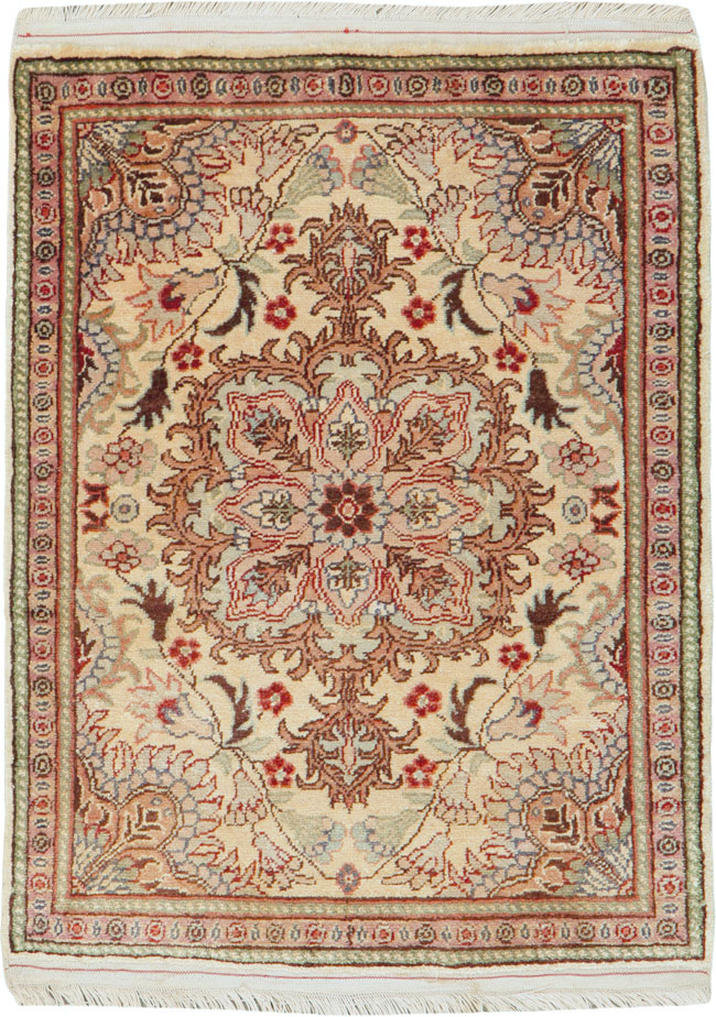 Vintage Turkish Herekeh Silk Rug, No.25721 - Galerie Shabab