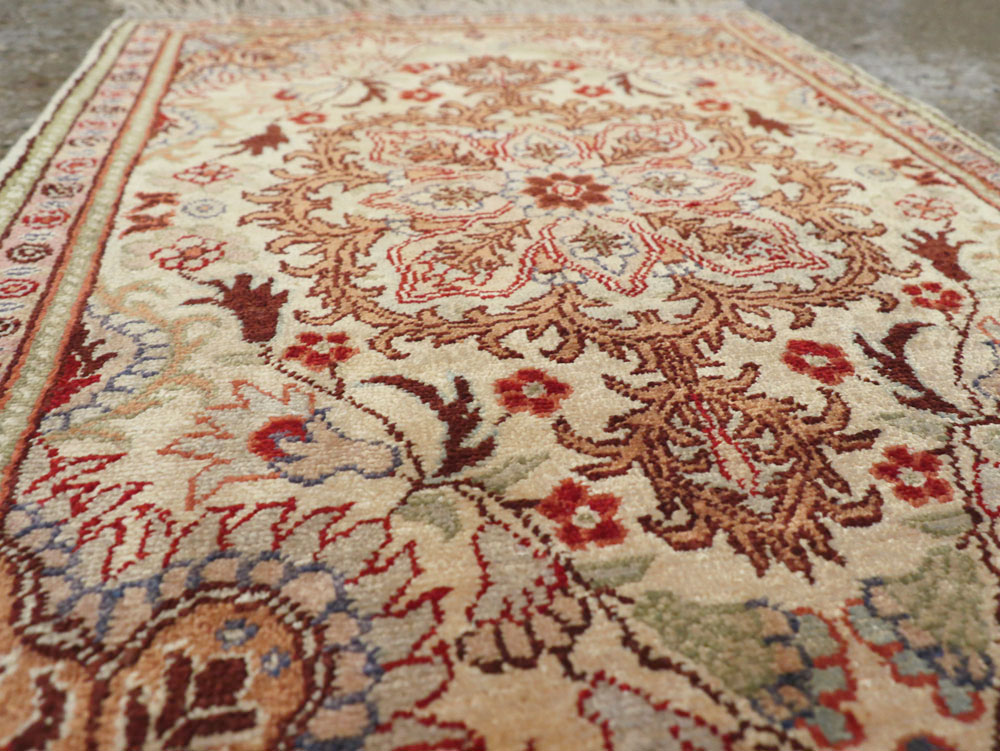 Vintage Turkish Herekeh Silk Rug, No.25721 - Galerie Shabab