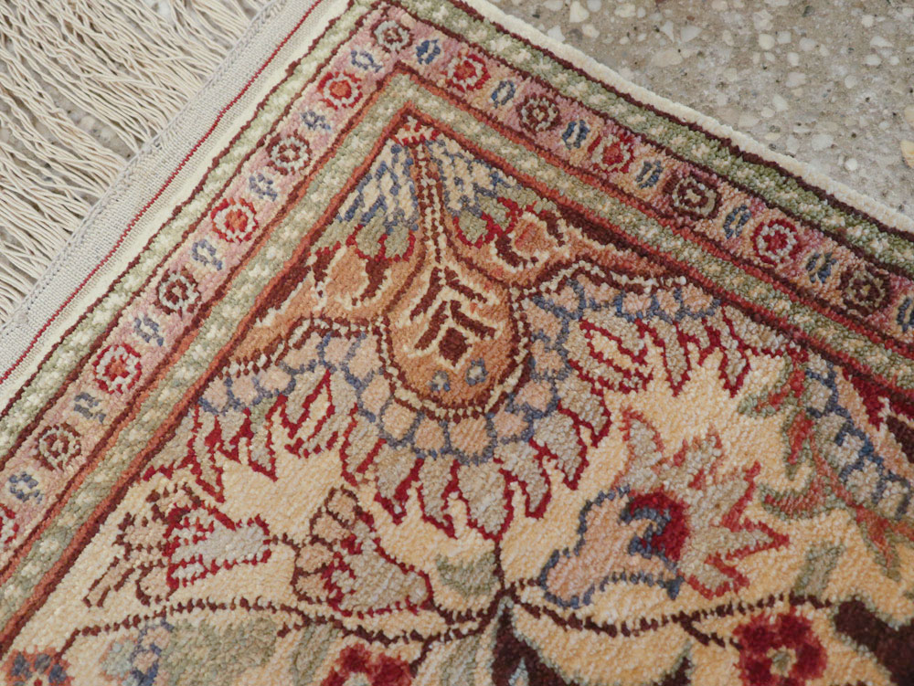 Vintage Turkish Herekeh Silk Rug, No.25721 - Galerie Shabab