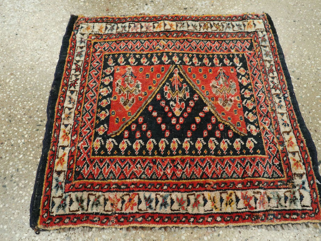 Vintage Persian Qashqai Rug, No.25722 - Galerie Shabab