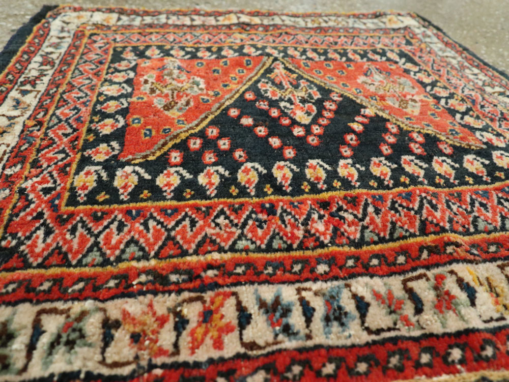 Vintage Persian Qashqai Rug, No.25722 - Galerie Shabab