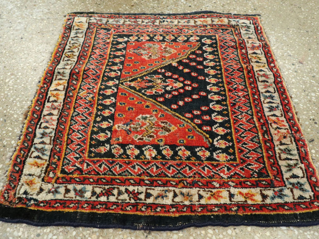 Vintage Persian Qashqai Rug, No.25722 - Galerie Shabab