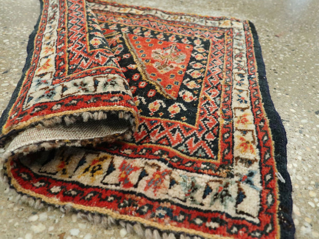 Vintage Persian Qashqai Rug, No.25722 - Galerie Shabab