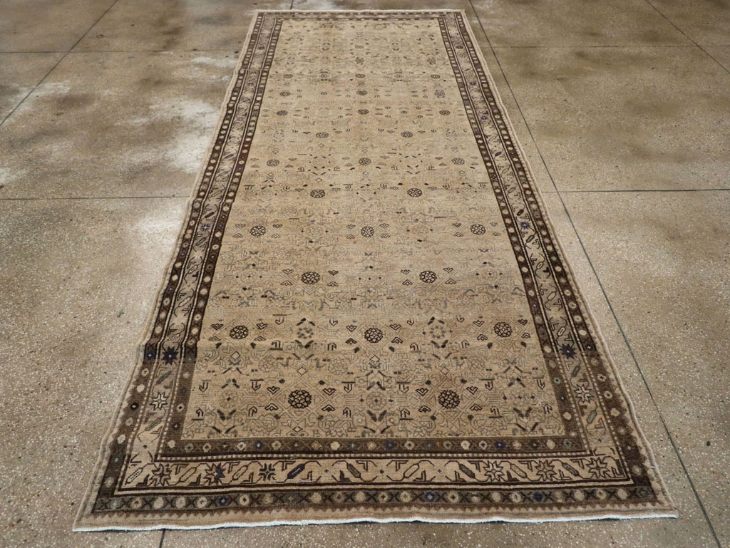 Vintage Persian Malayer Wide Gallery Runner, No.25759 - Galerie Shabab