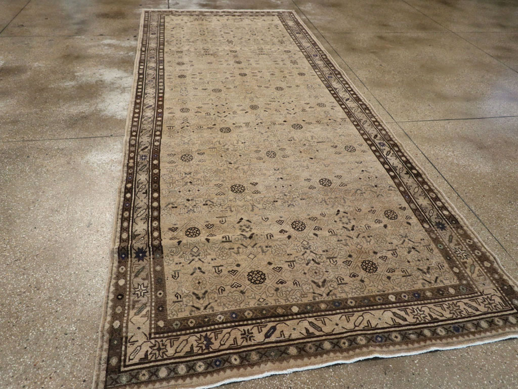 Vintage Persian Malayer Wide Gallery Runner, No.25759 - Galerie Shabab