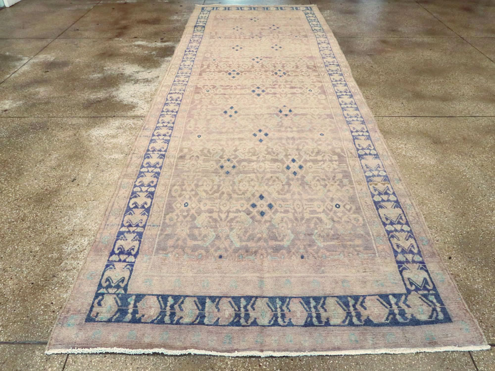 Vintage Persian Malayer Gallery Carpet, No.25768 - Galerie Shabab