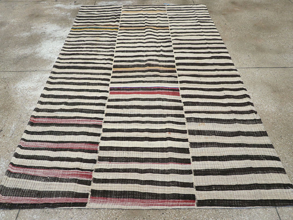 Vintage Persian Flatweave Kilim Accent Rug, No.25843 - Galerie Shabab